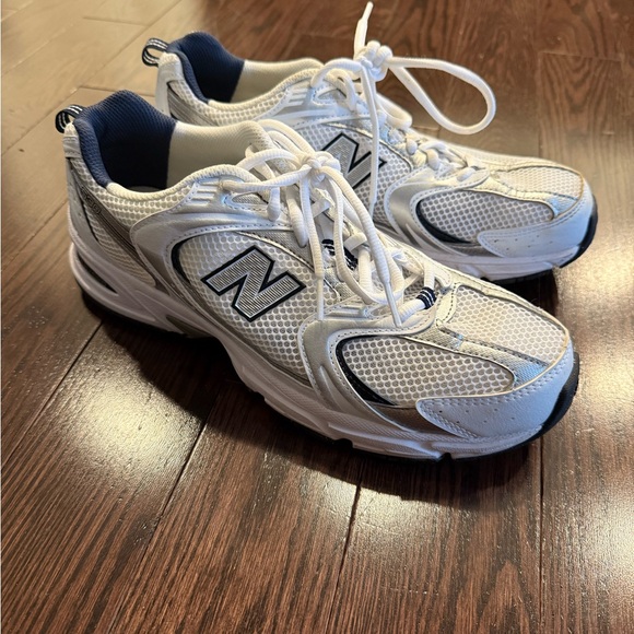 New Balance Unisex White and Gray Sneakers - Picture 2 of 6